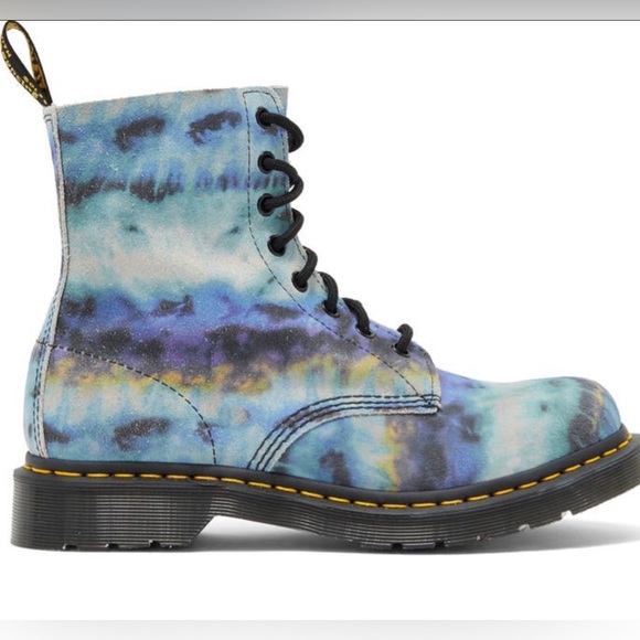 NEW Dr. Martens Boots - Picture 6 of 15